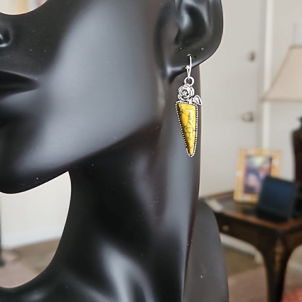 NWOT Boho yellow stone drop earrings - Picture 2 of 4